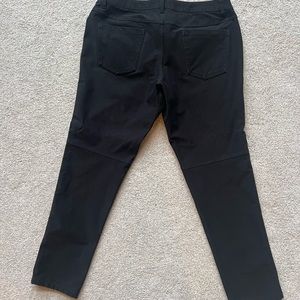 Gently used (in great condition) black ABC Slim-Fit 5 Pocket Pant 32” Utilitech